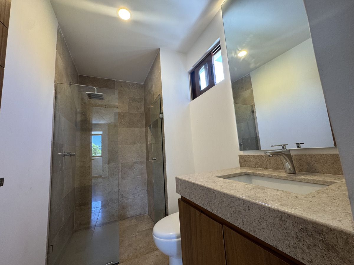 25 de 32: Baño, Segunda Hbaitación
