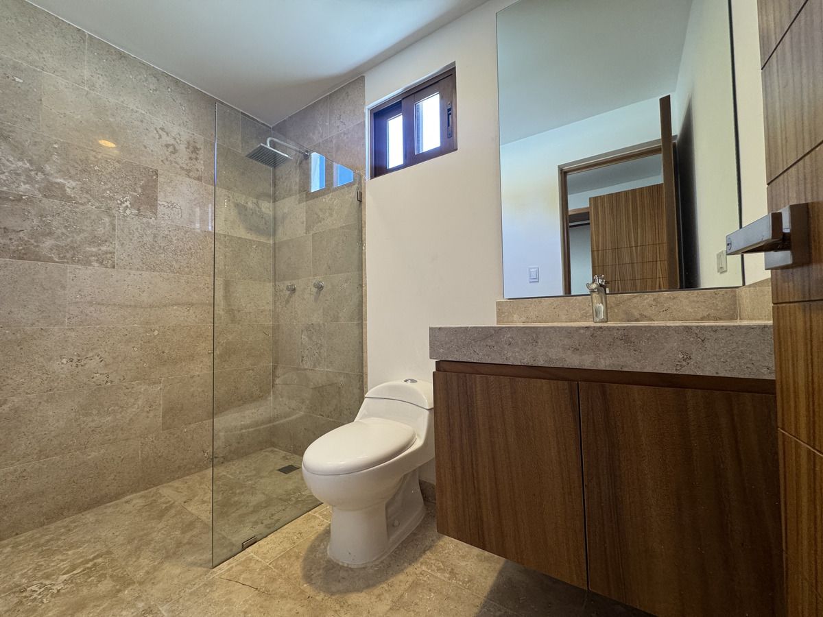 24 de 32: Baño, Segunda Hbaitación