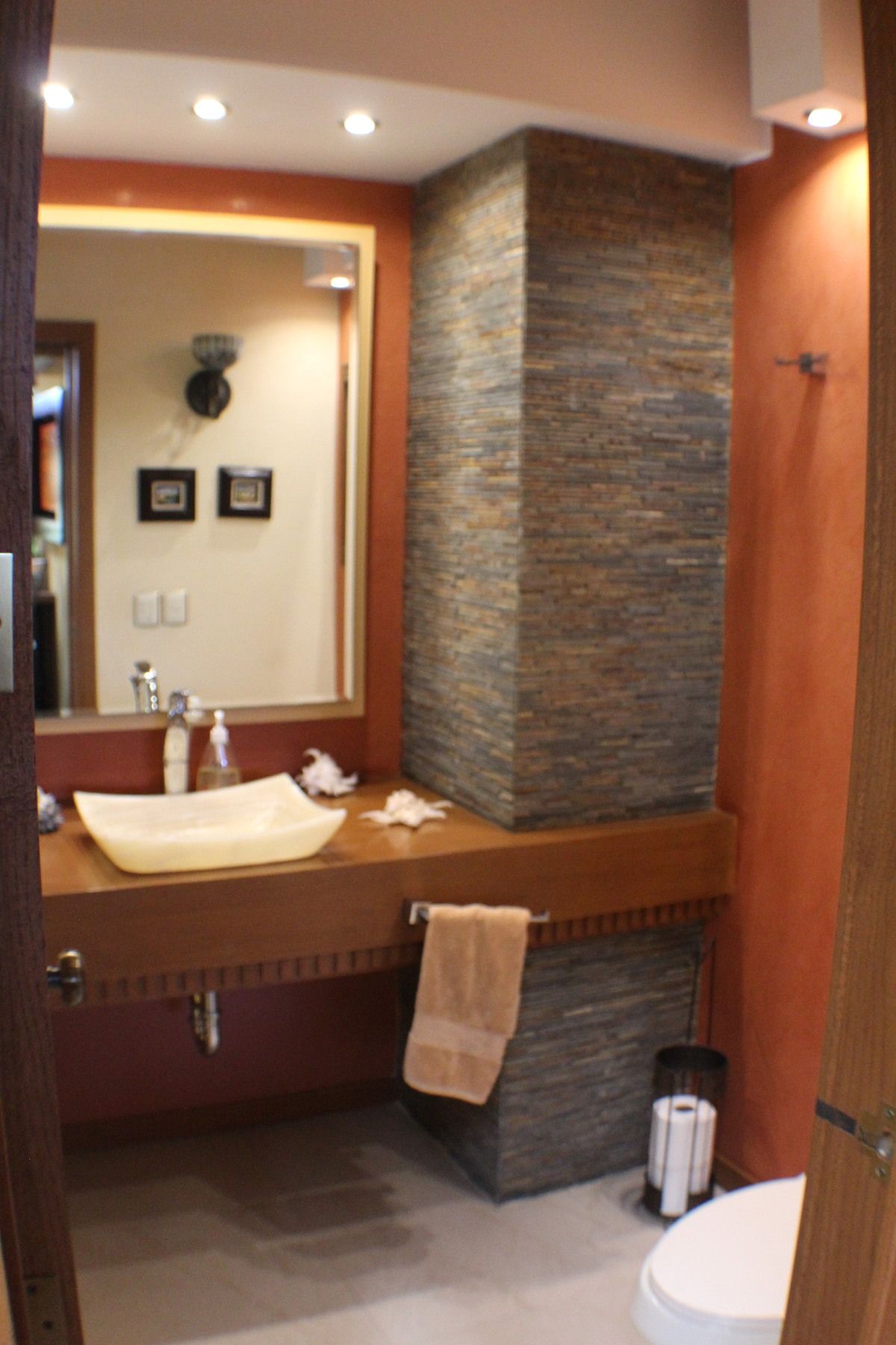 22 de 47: Baño de visitas