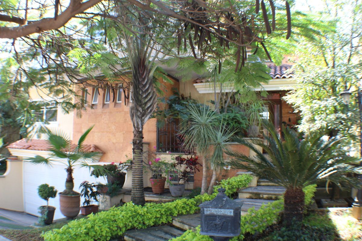 1 de 47: Fachada frontal