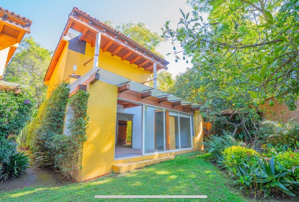 1 of 18: Fachada