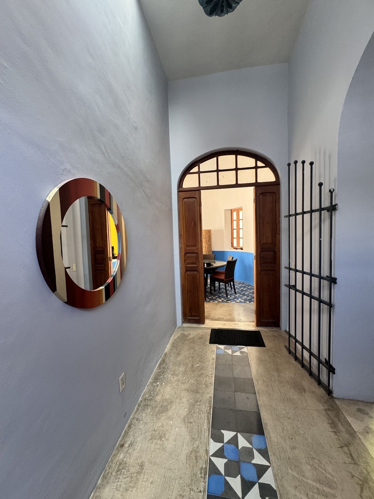 2 of 33: Entrada Casa 1