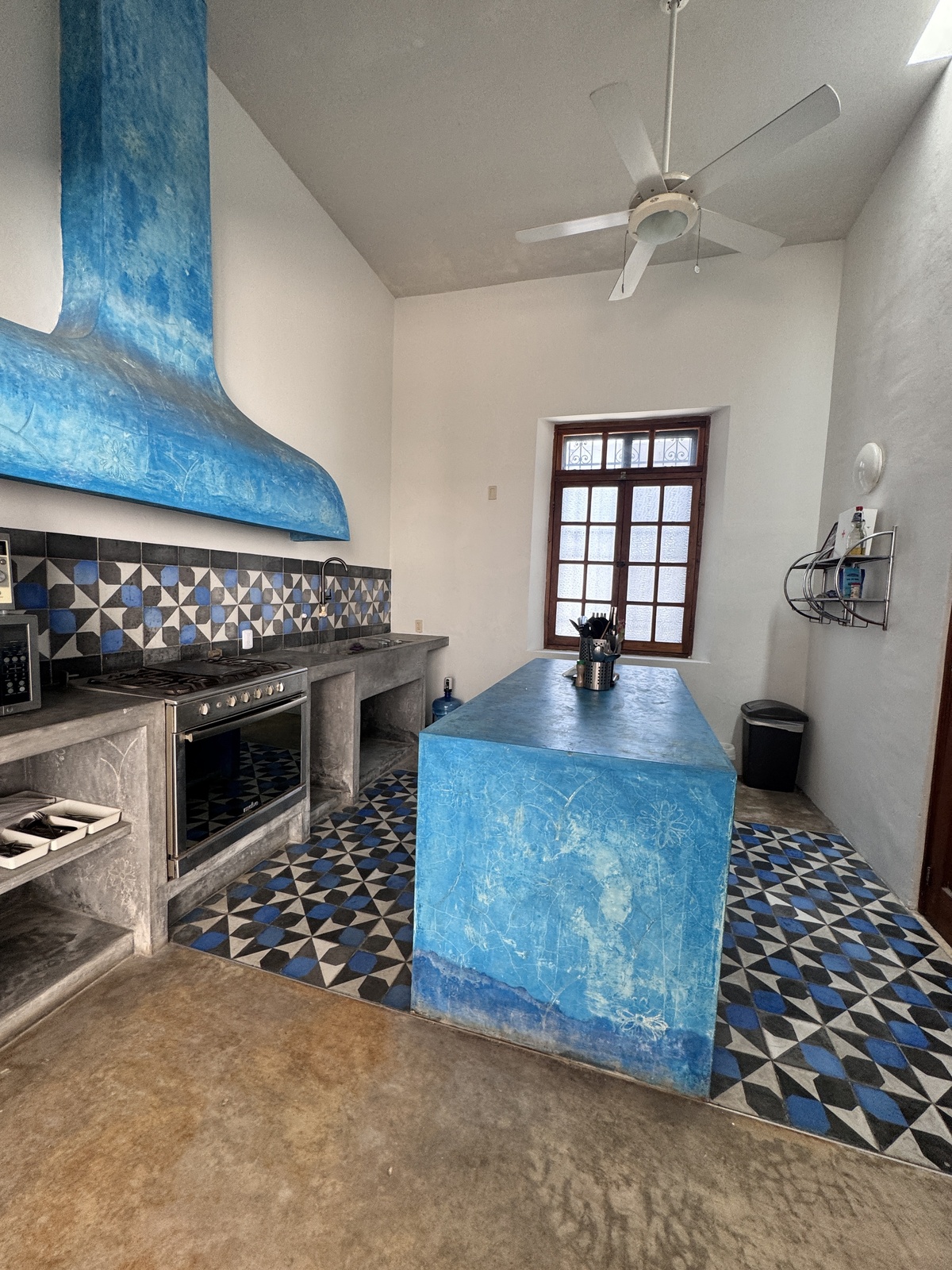 10 of 32: Cocina Casa 1