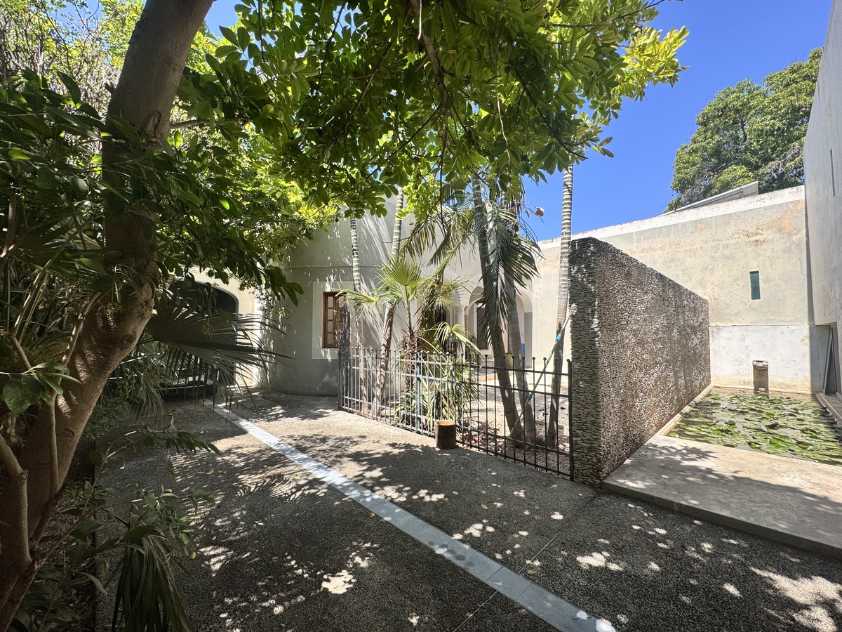 15 of 32: Cochera entrada Casa 2