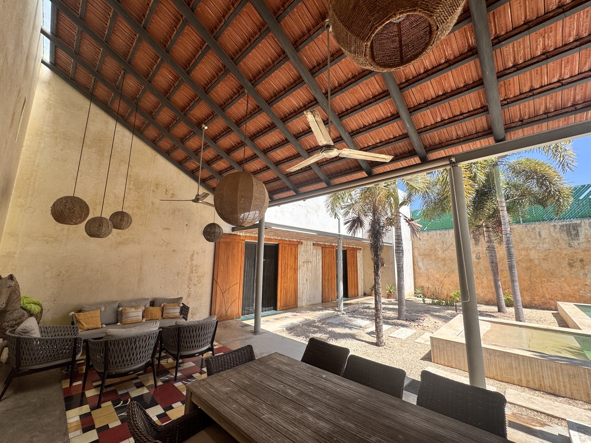 22 of 32: Terraza Casa 2