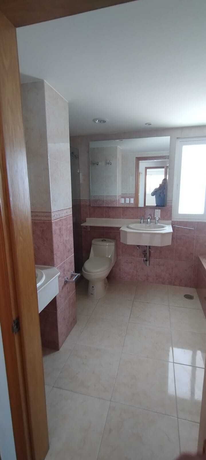 12 de 44: Baño principal