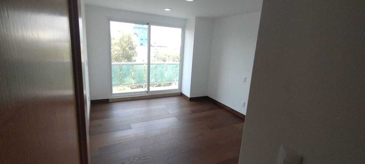 16 de 44: Recamara secundaria con balcón