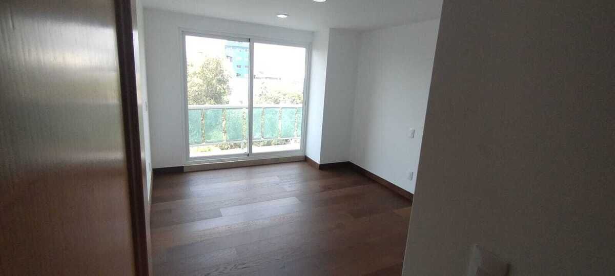 16 de 44: Recamara secundaria con balcón