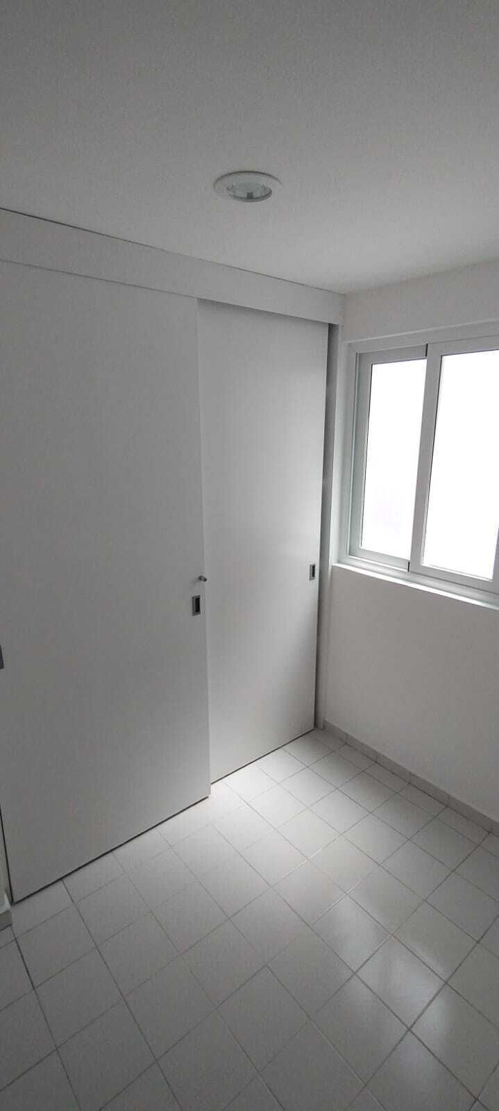 23 de 44: Cuarto de servicio con closet