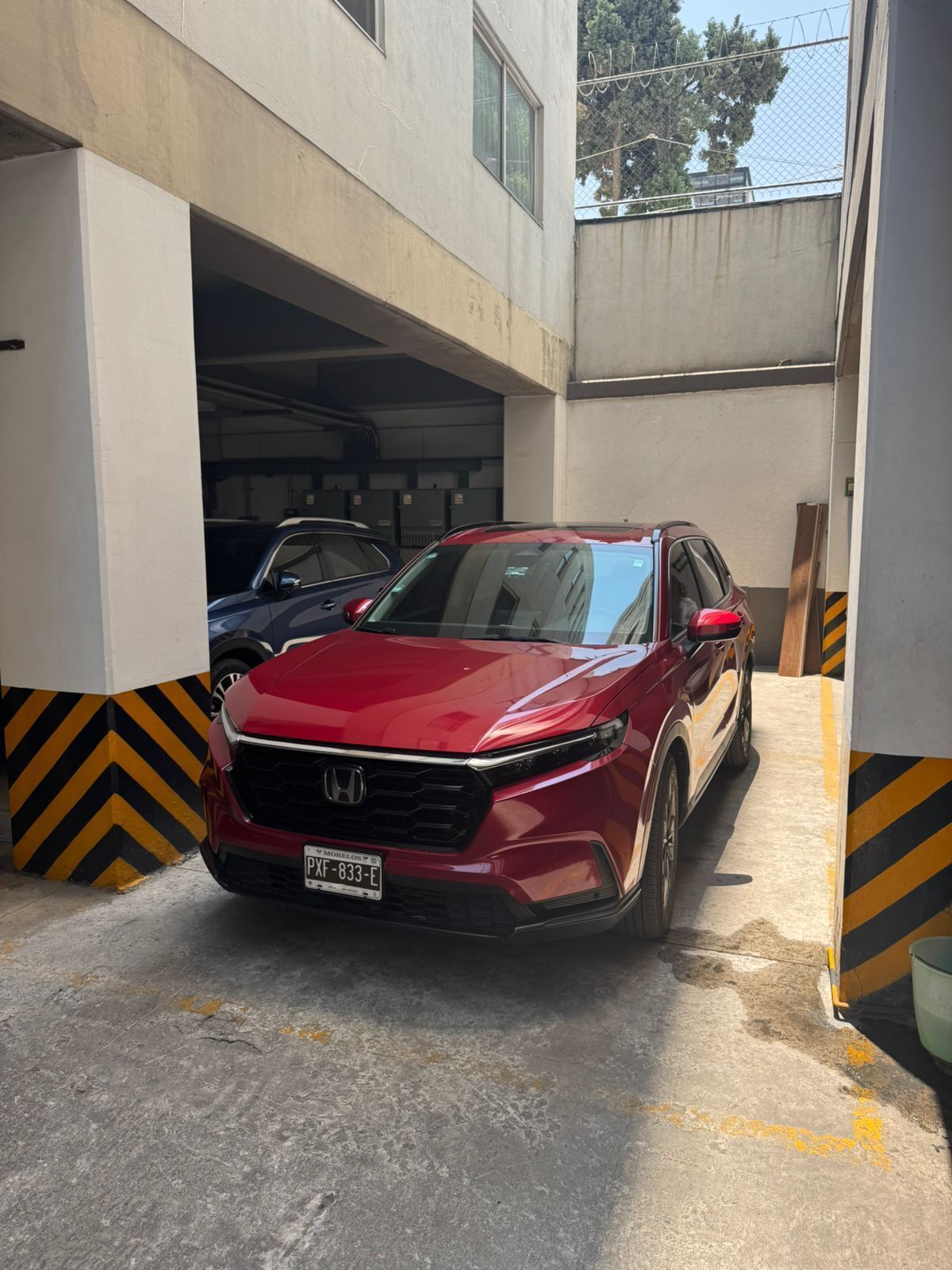 31 de 44: Estacionamiento para dos autos