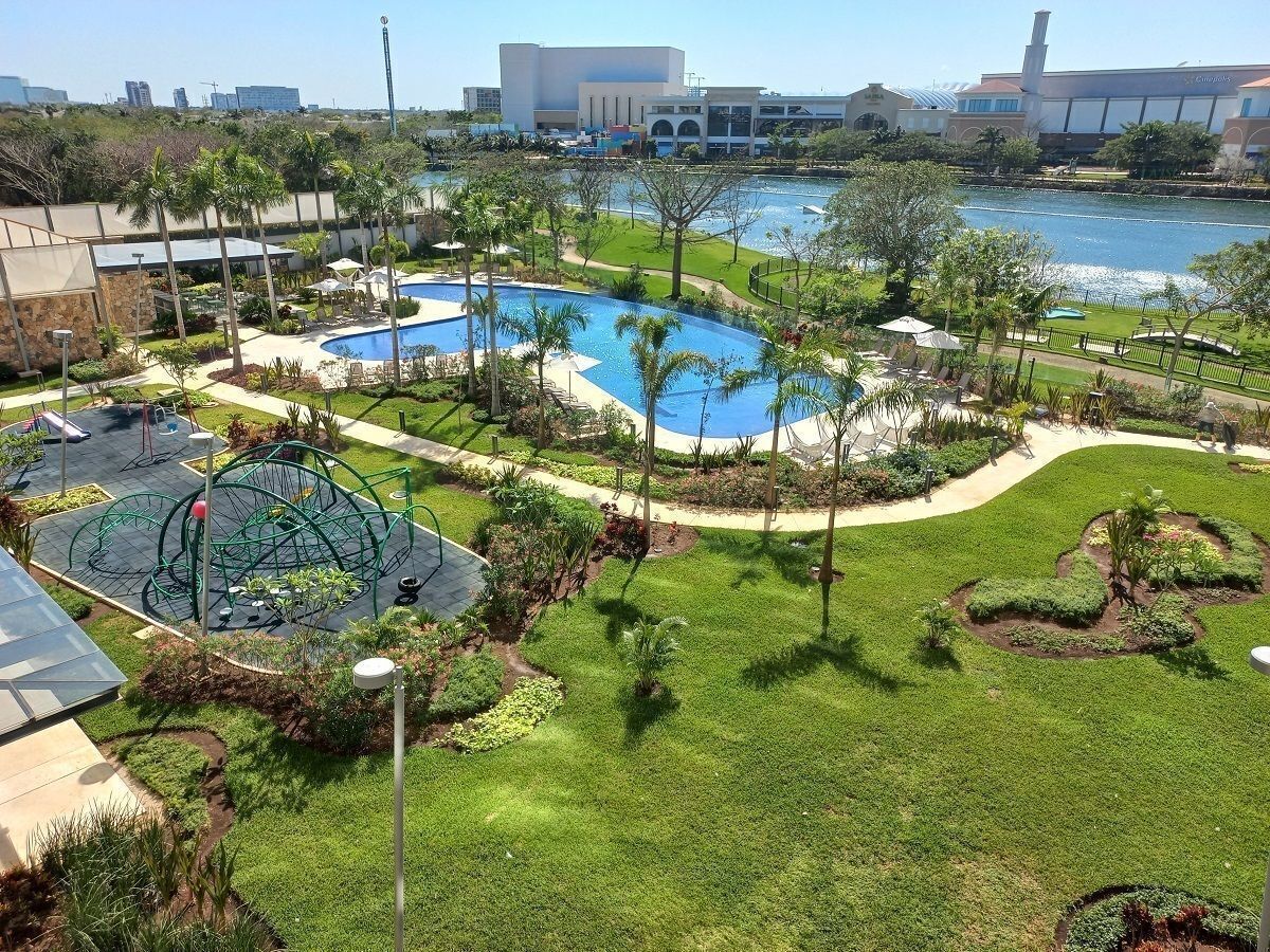 16 de 19: Jardín Principal