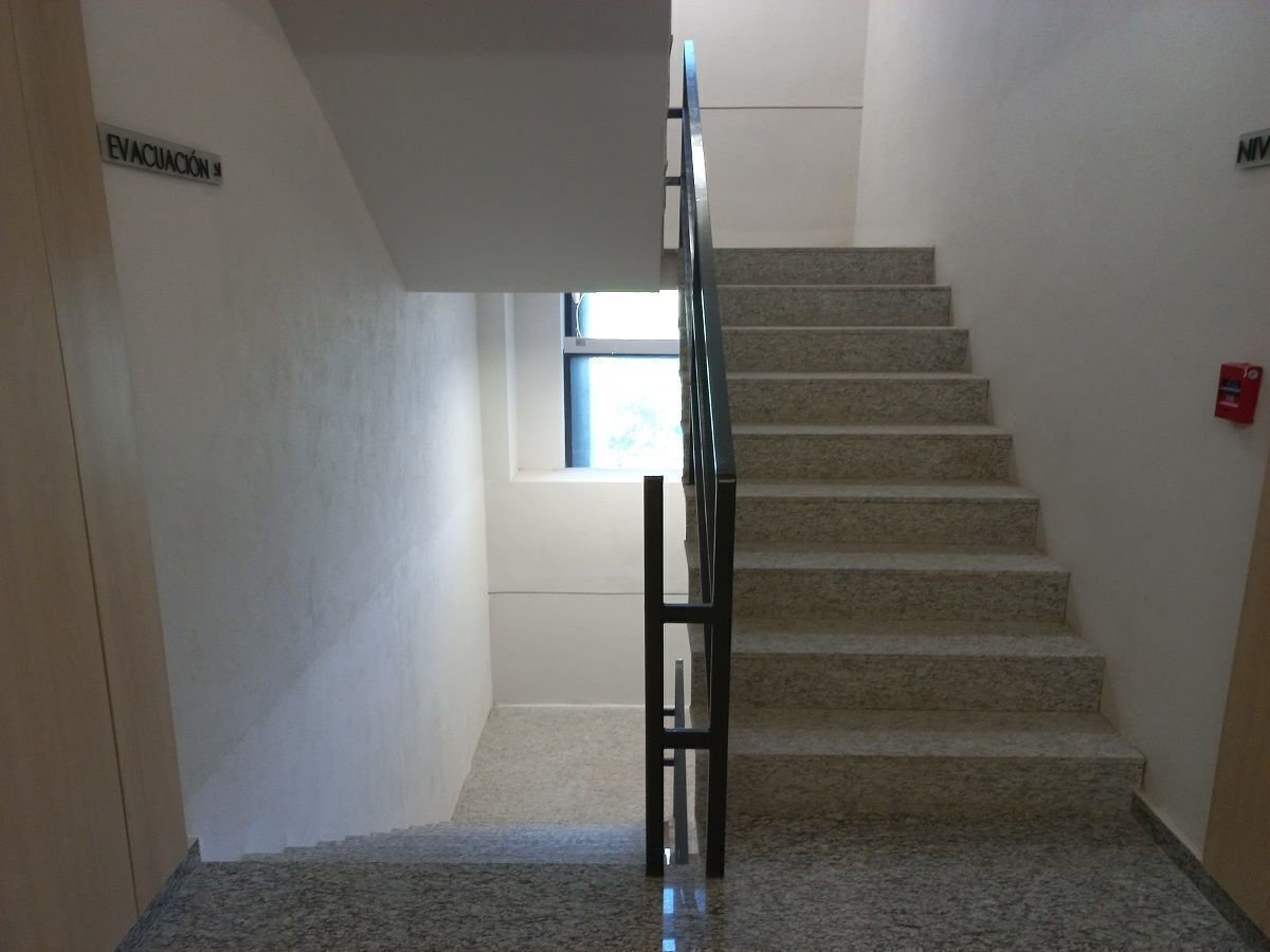 17 de 19: Escalera Interior