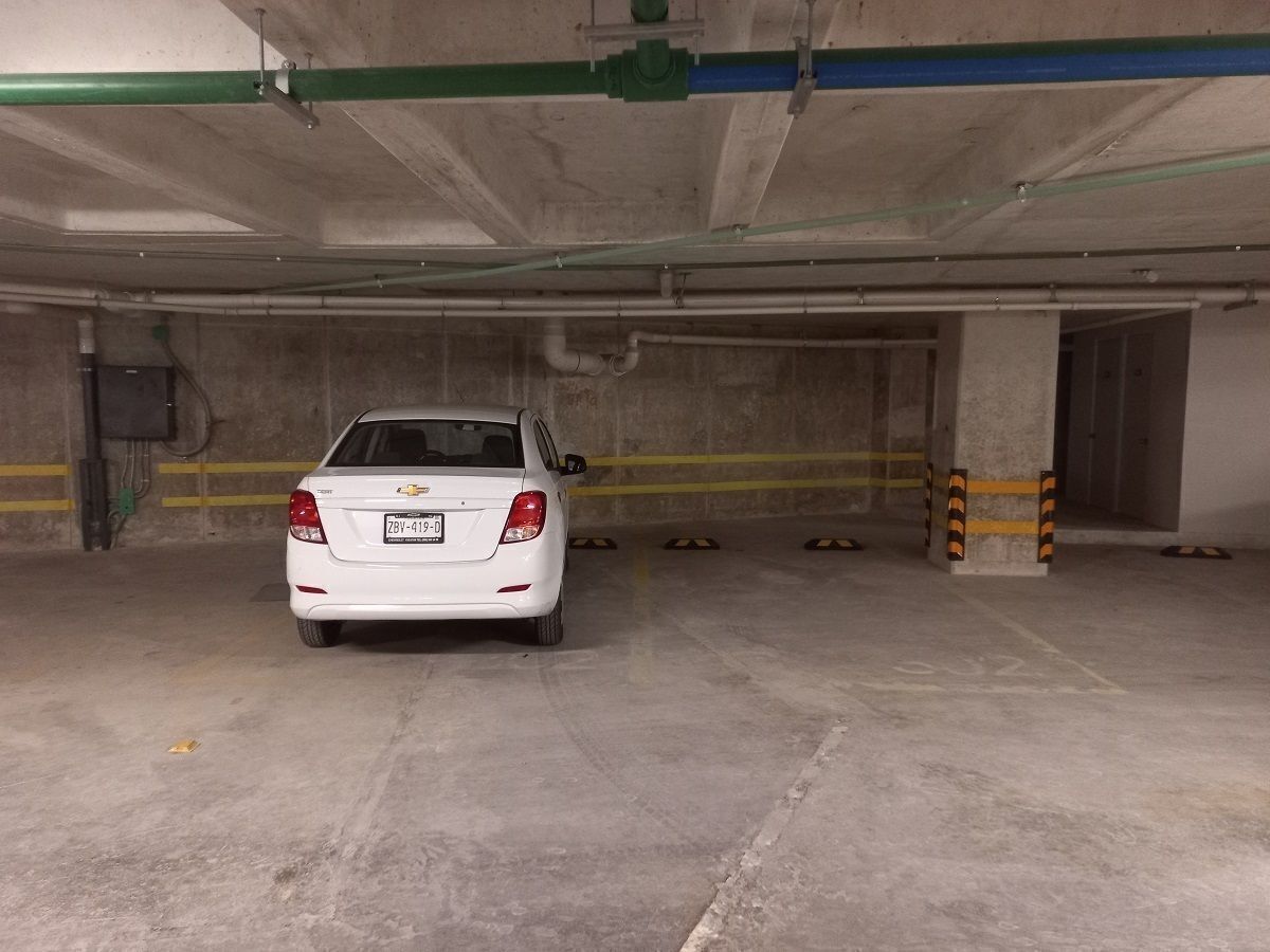 18 de 19: Estacionamiento