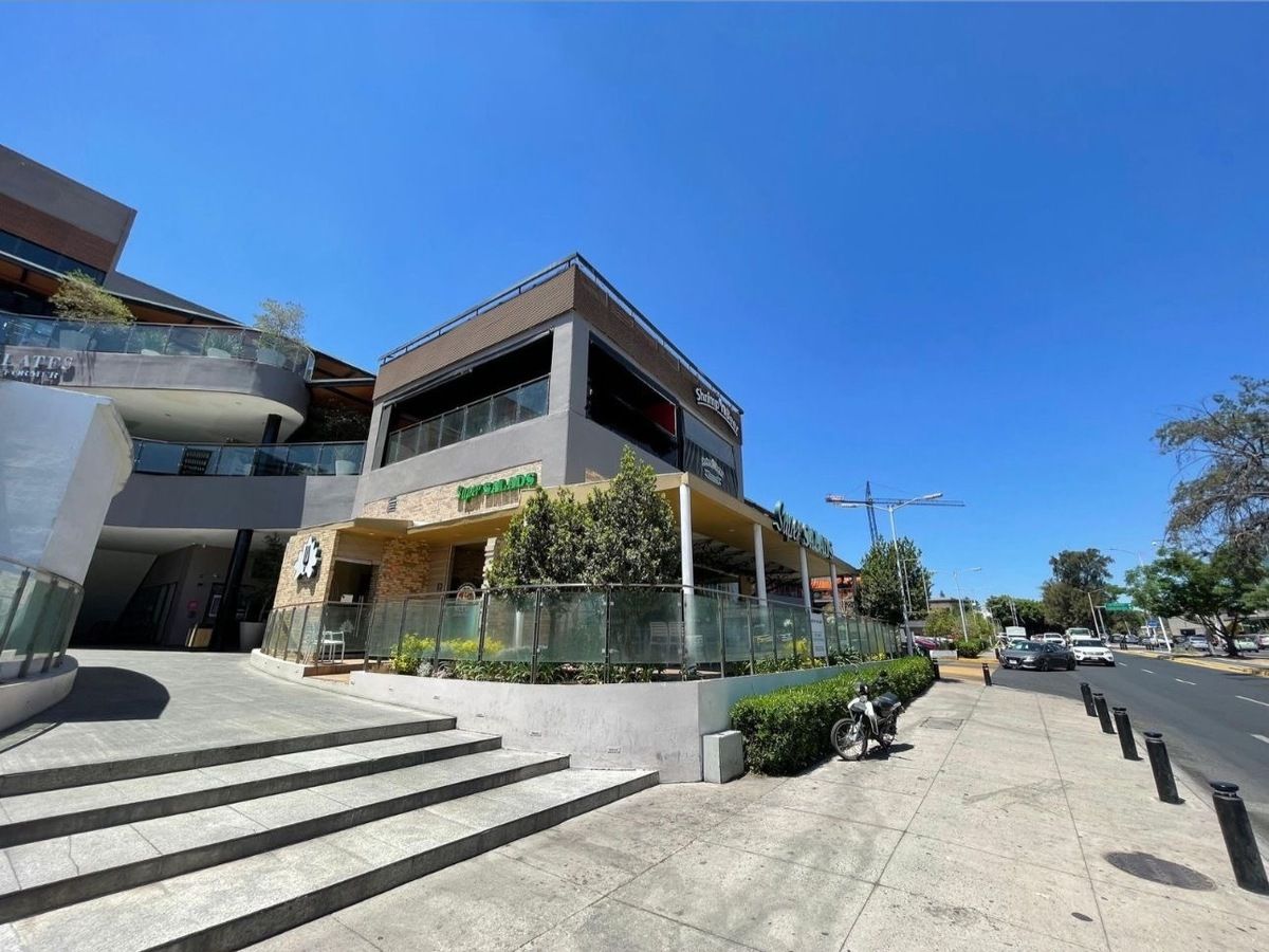 3 de 19: Local Comercial en Renta en Valle Real  Plaza D´Lucca