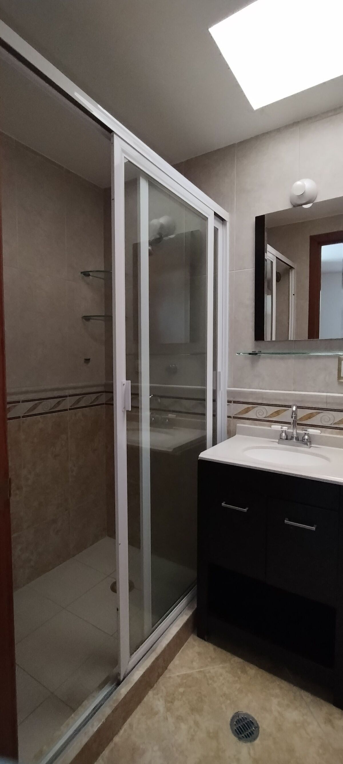 21 de 34: Baño recamara secundaria 1