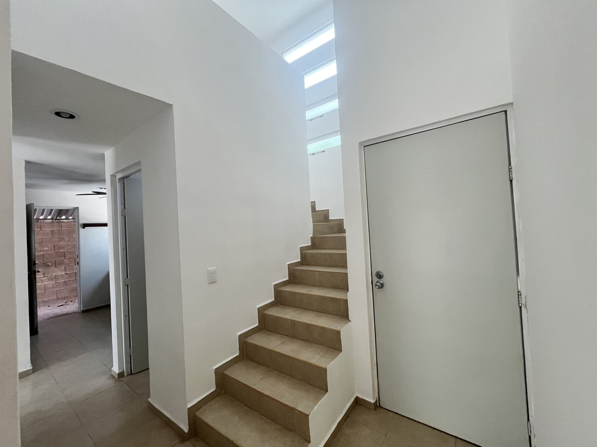 4 de 36: Vista de la entrada desde el interior