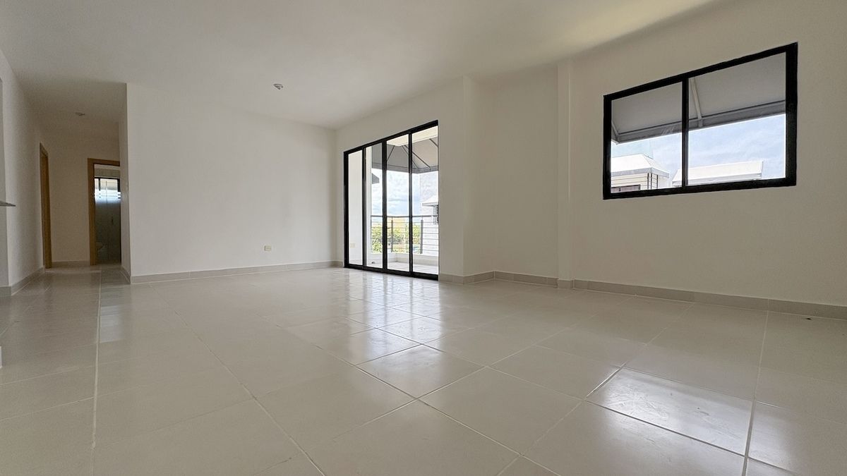 1 de 20: Sala-estar, comedor y balcón