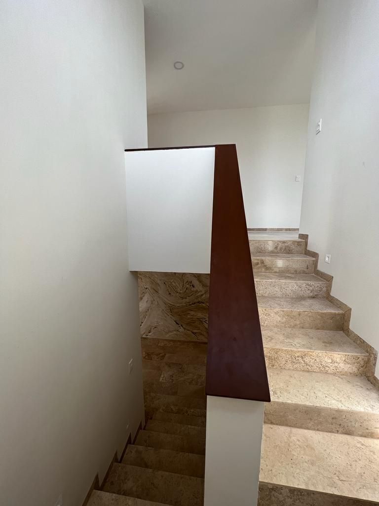 8 de 19: Escaleras