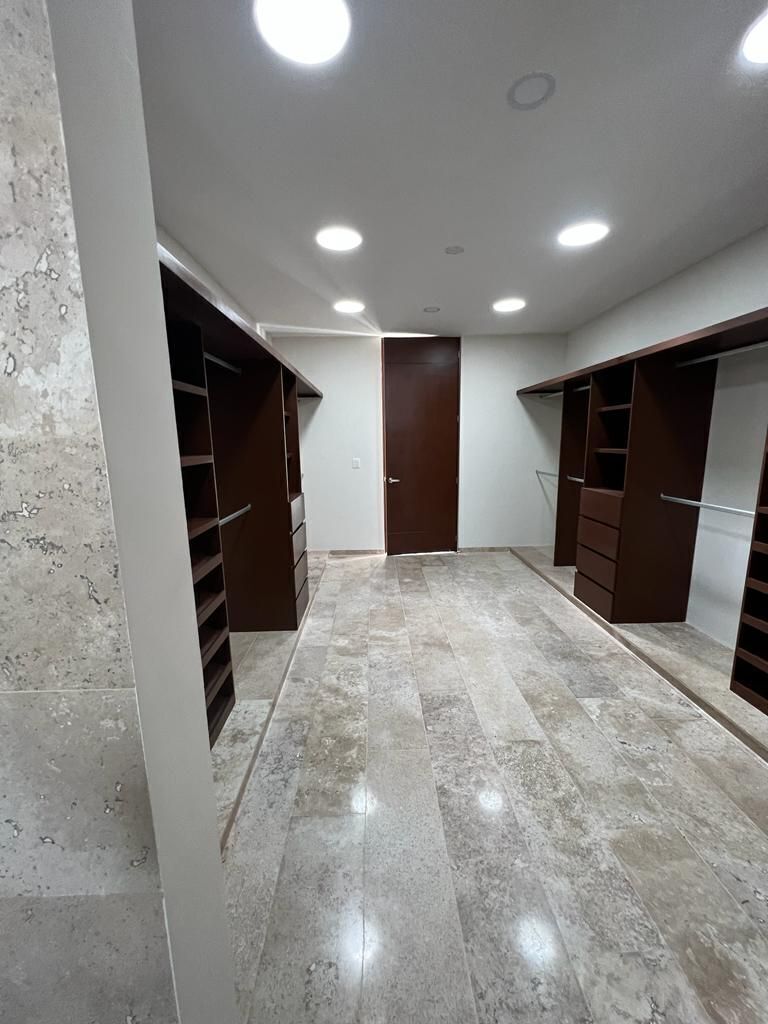 13 de 19: Closet Vestido, Habitación Principal
