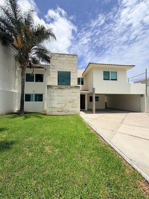 Amplia y Hermosa Casa en Venta en Villas de Irapuato., foto 1 de 33