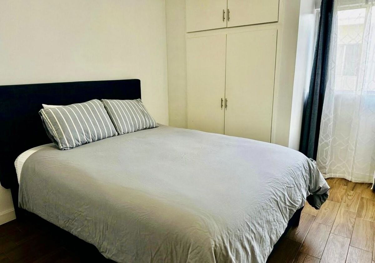 5 de 6: Habitación con cama queen y closet