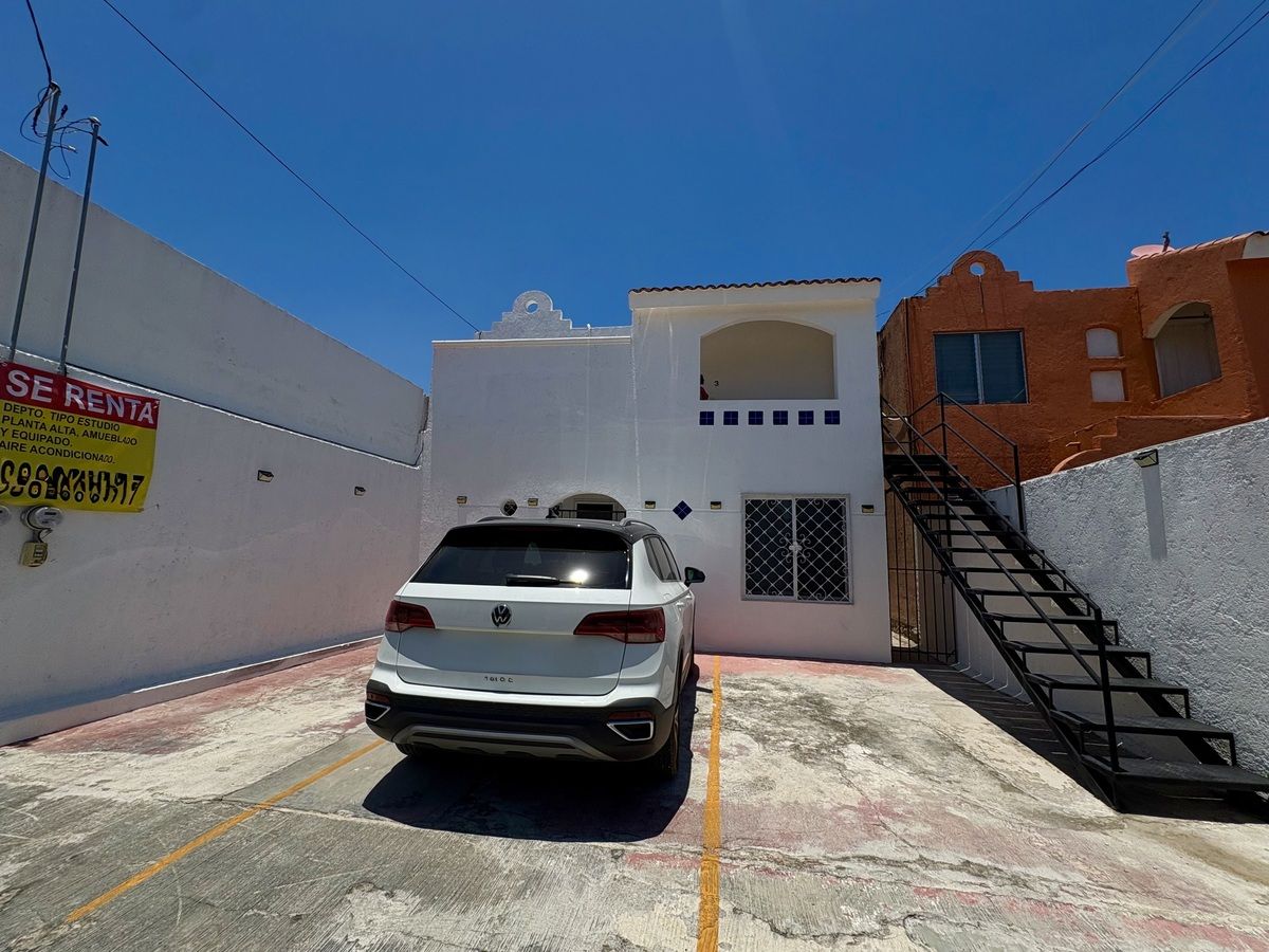 1 de 20: Fachada, departamento ubicado en el segundo piso.