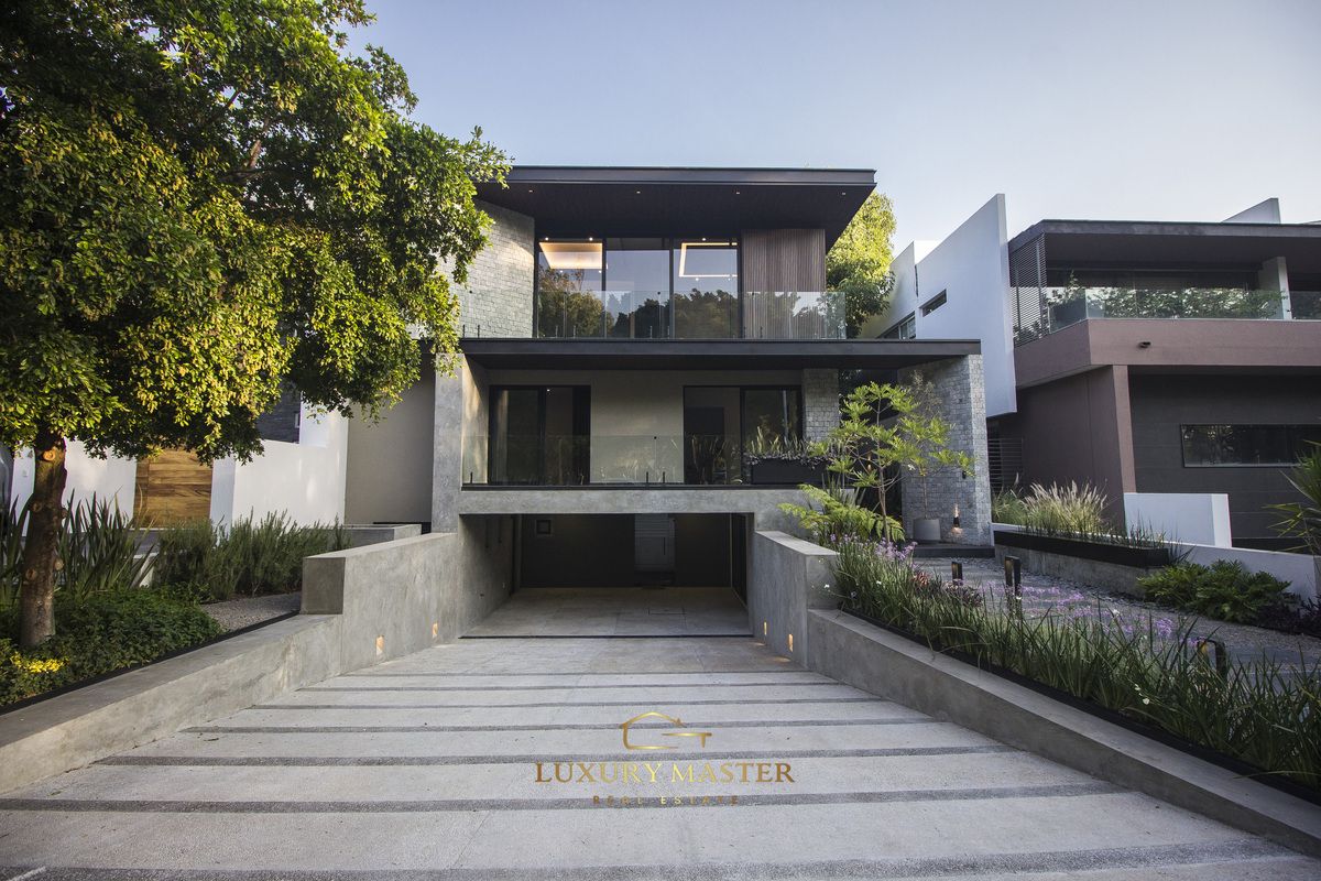 3 de 48: Casa en Valle Real En Venta Fachada