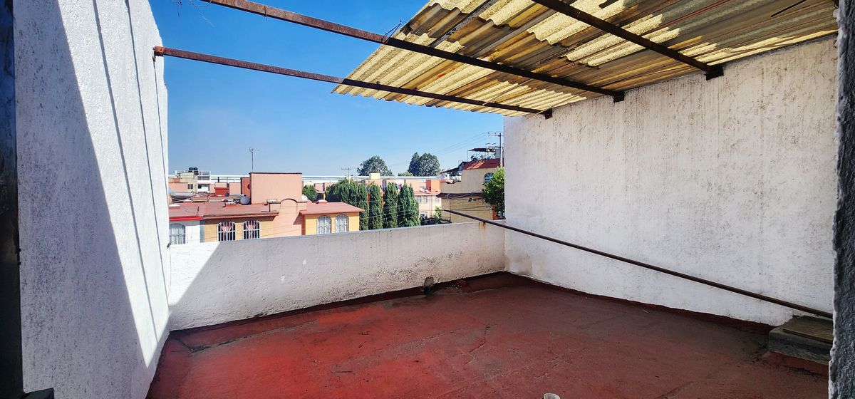11 of 21: Terraza
