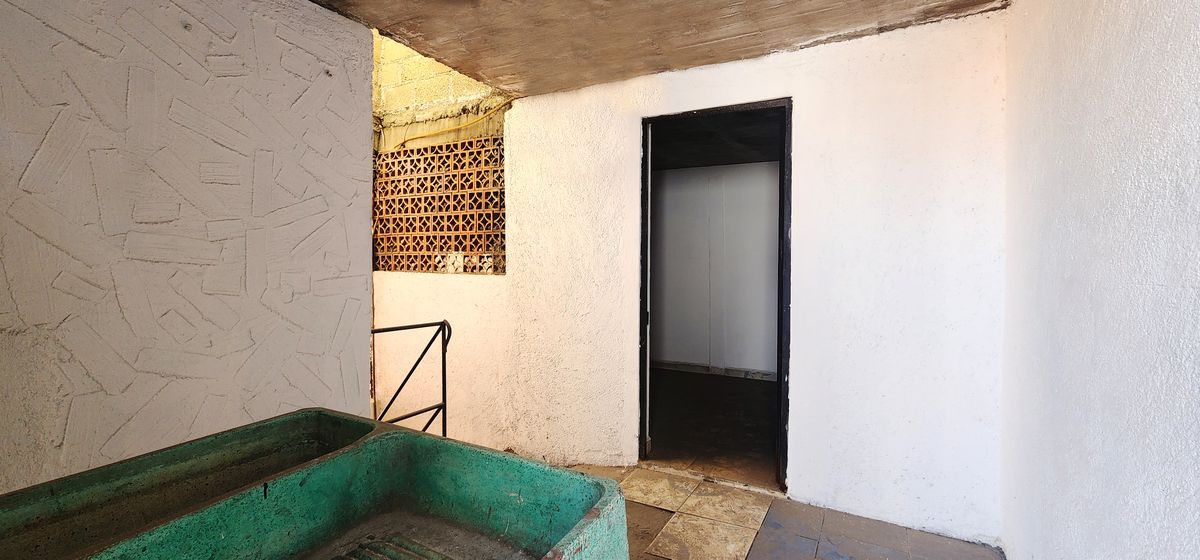 10 of 21: Cuarto de Lavado