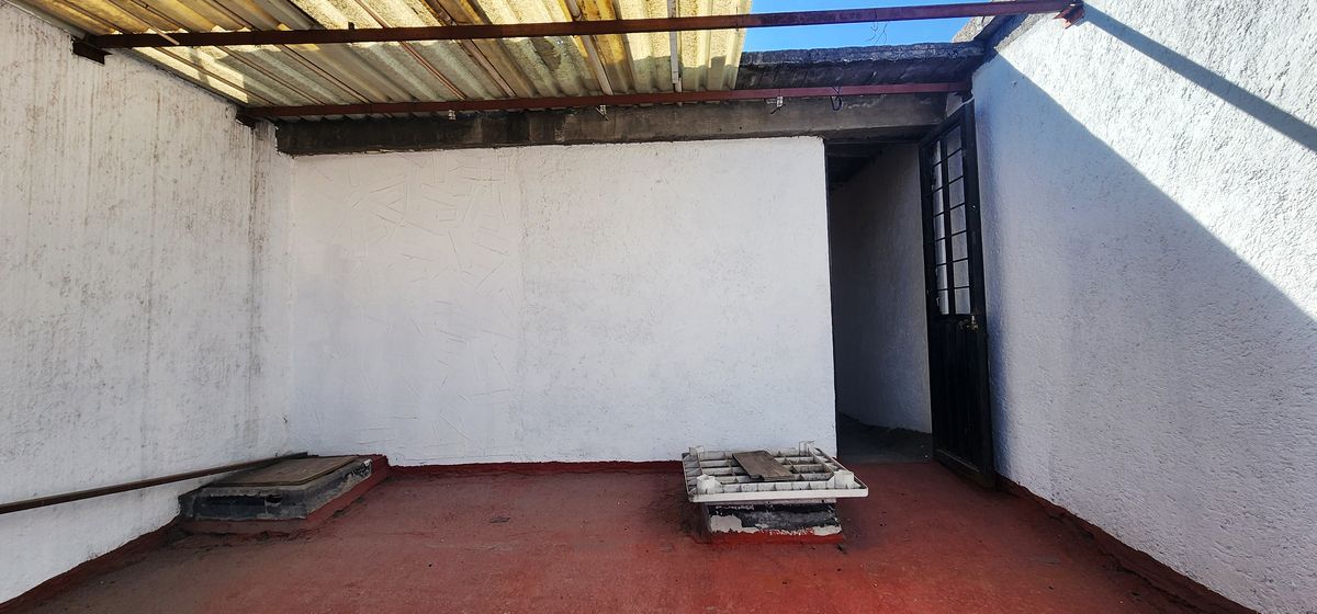 12 of 21: Terraza