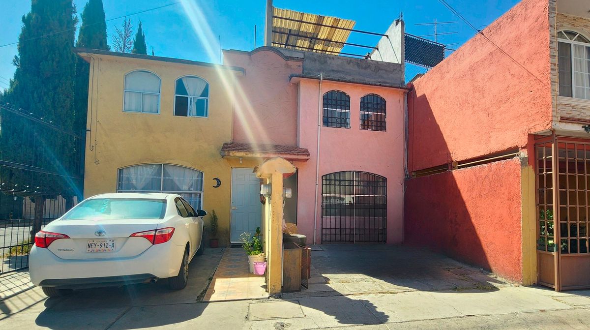 1 of 21: Fachada