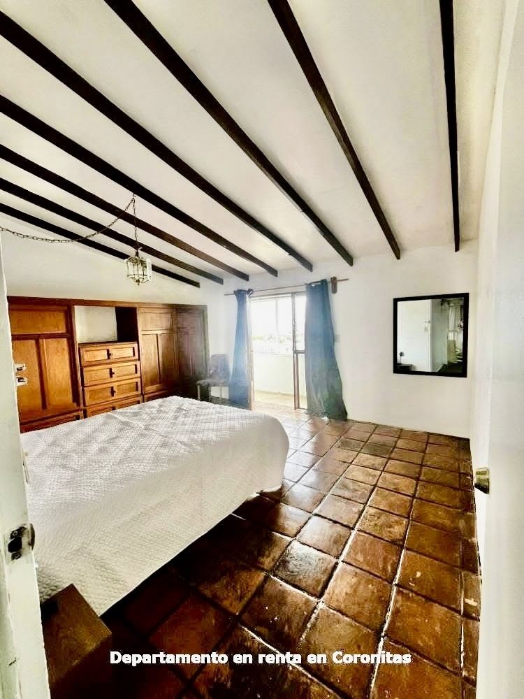 5 de 12: Habitación con cama