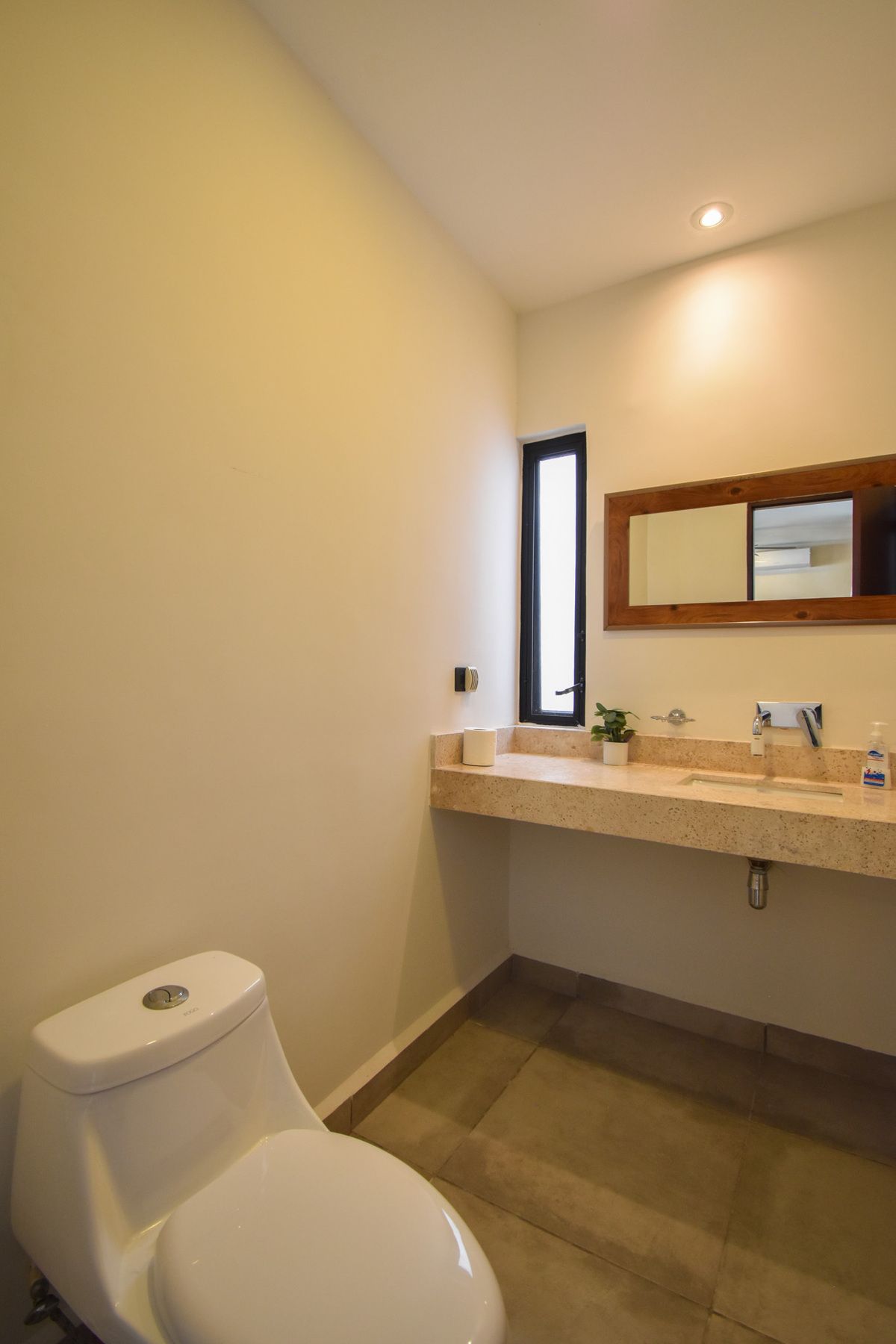 24 de 31: Baño, Segunda Habitación