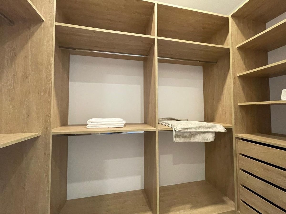 12 of 29: Walkin closet