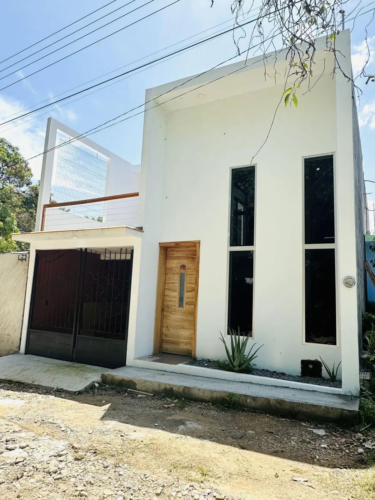 4 of 13: fachada moderna