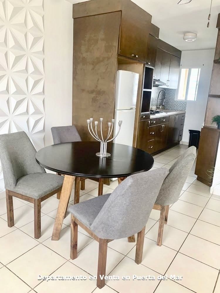 2 of 12: Comedor