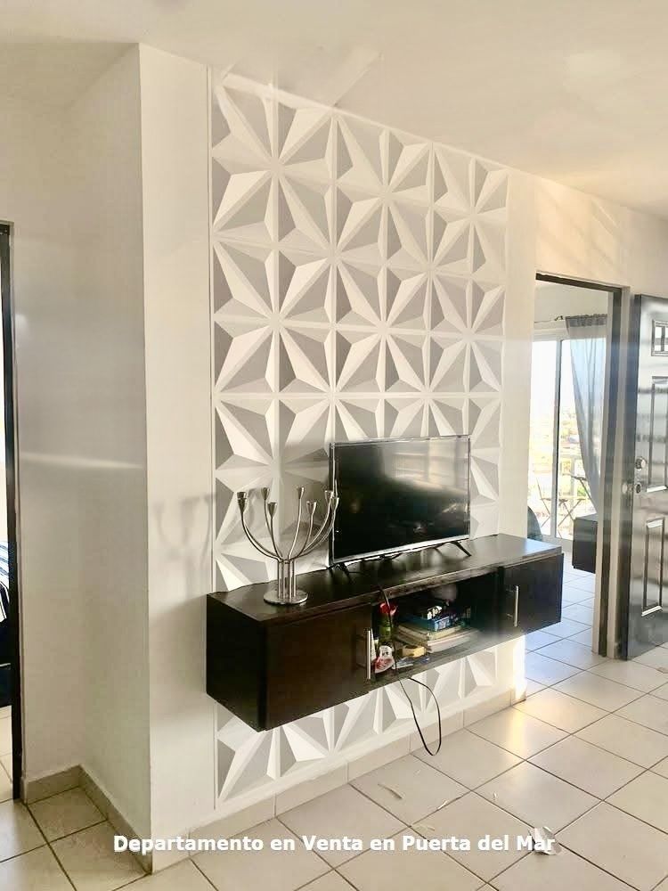 3 of 12: Sala con TV