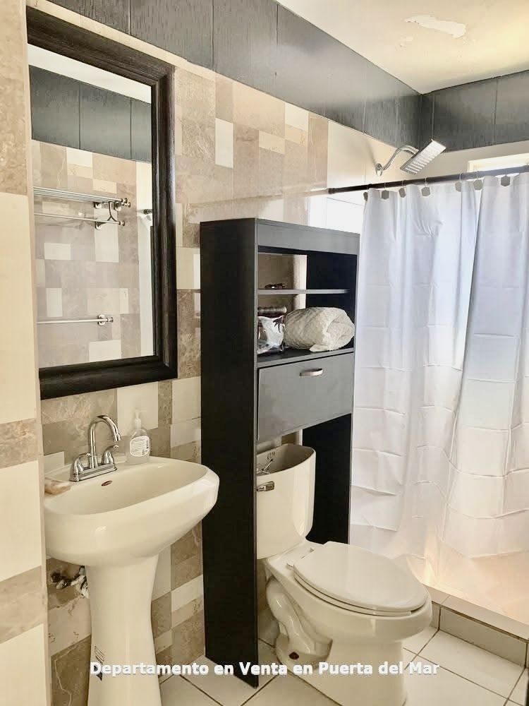 9 of 12: Baño completo