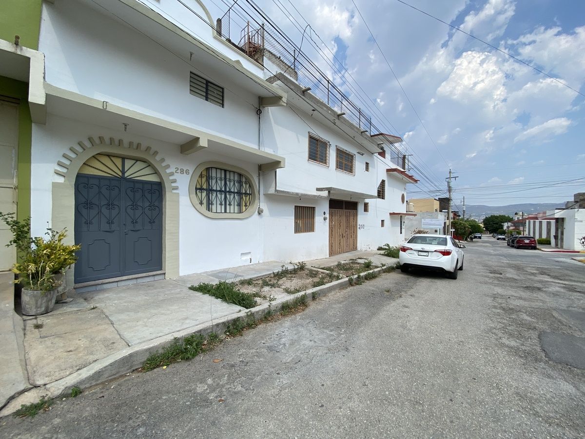 17 de 17: Exterior fachada y calle pavimentada