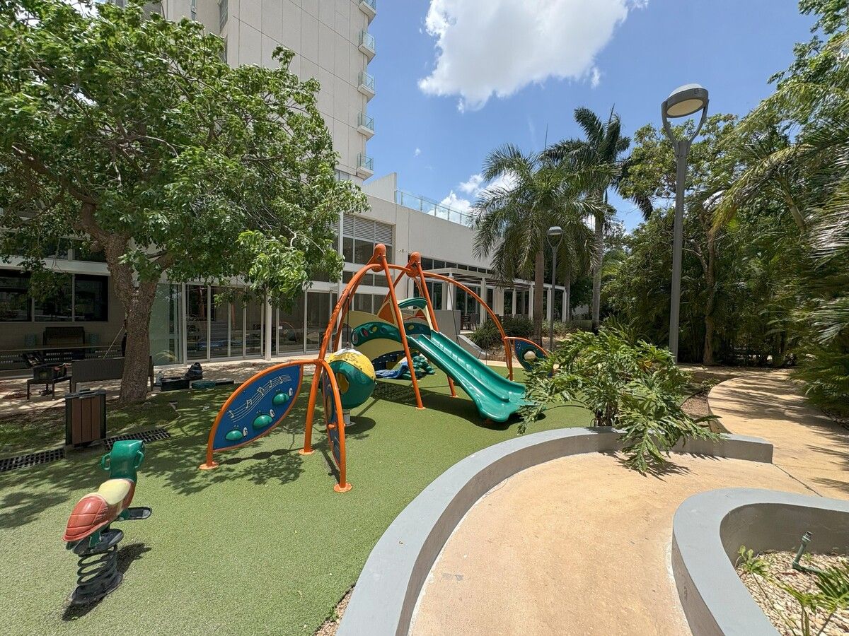 46 de 50: Juegos infantiles y áreas verdes