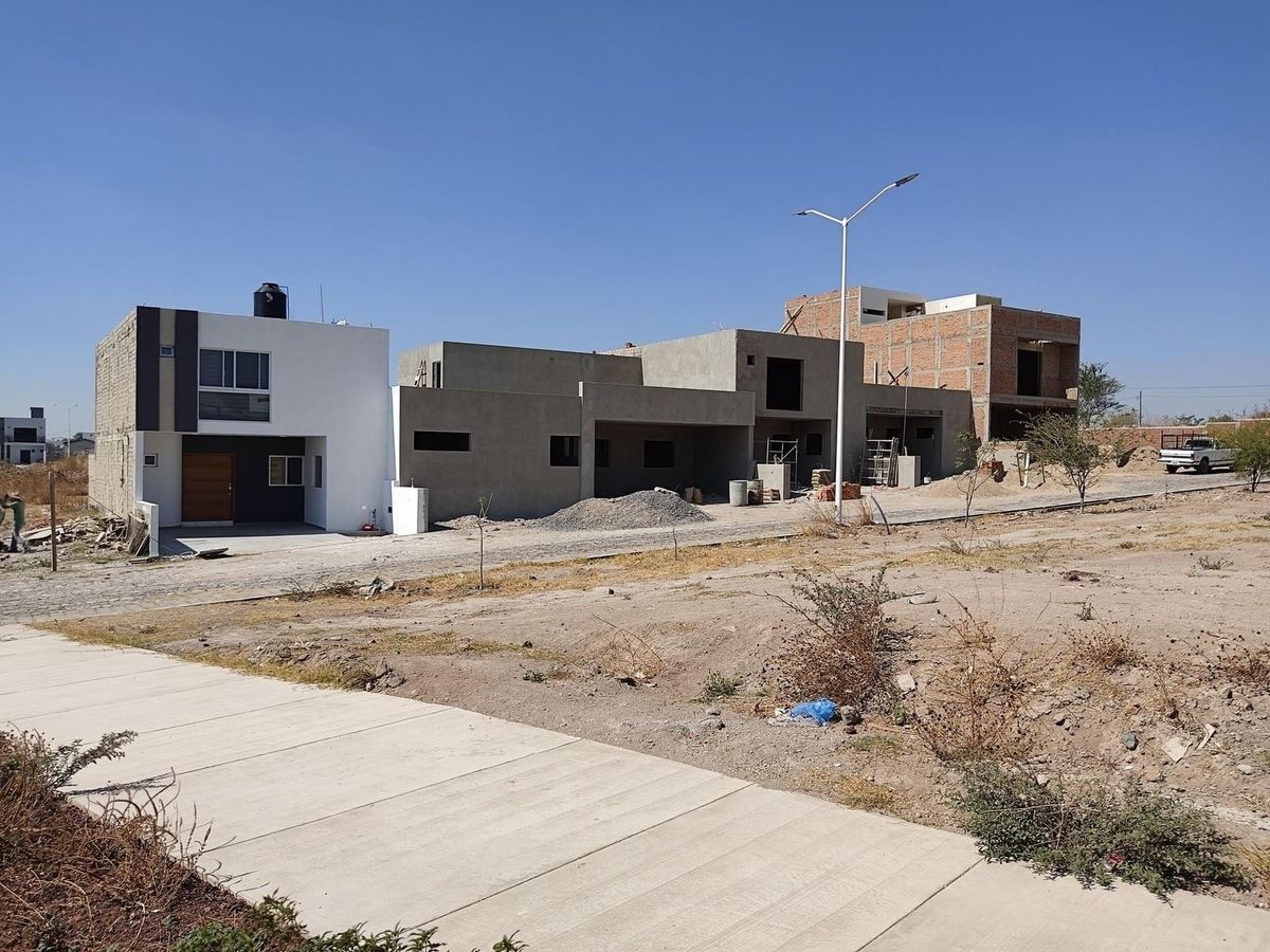 2 de 5: banquetas de concreto