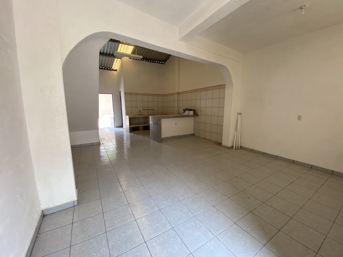 2 of 17: Sala/comedor