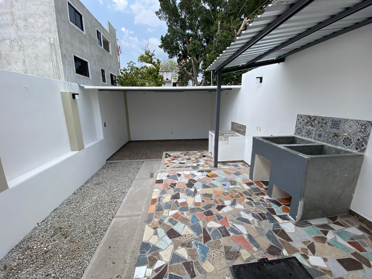 22 de 23: Patio trasero techado