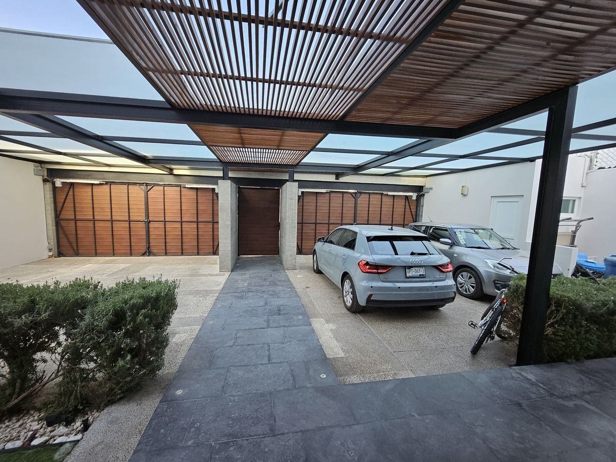 4 of 33: Estacionamiento 2