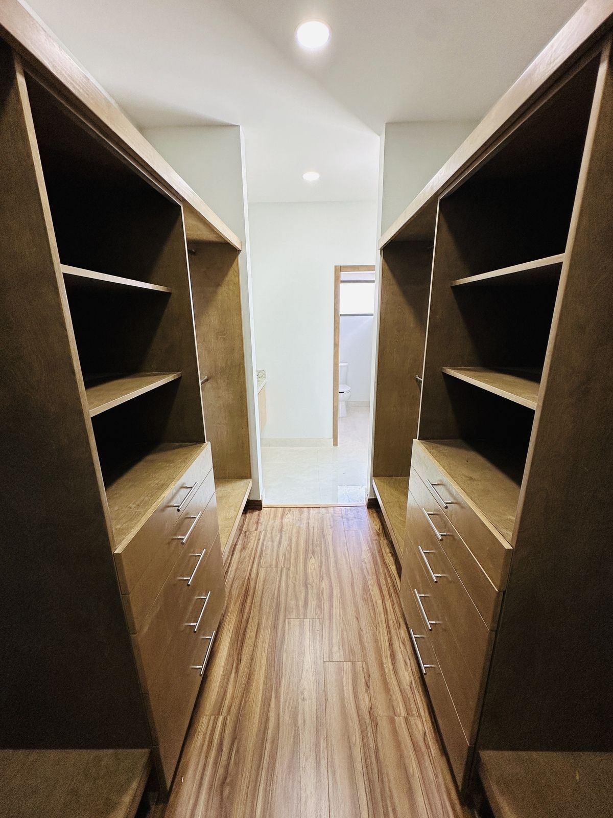 16 de 20: Walk in closet de recámara principal