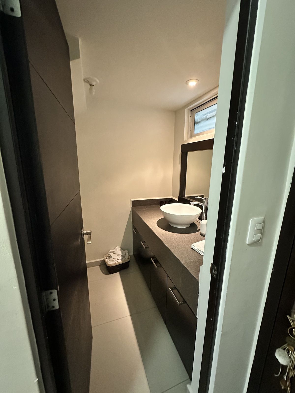 3 of 26: Baño de visitas