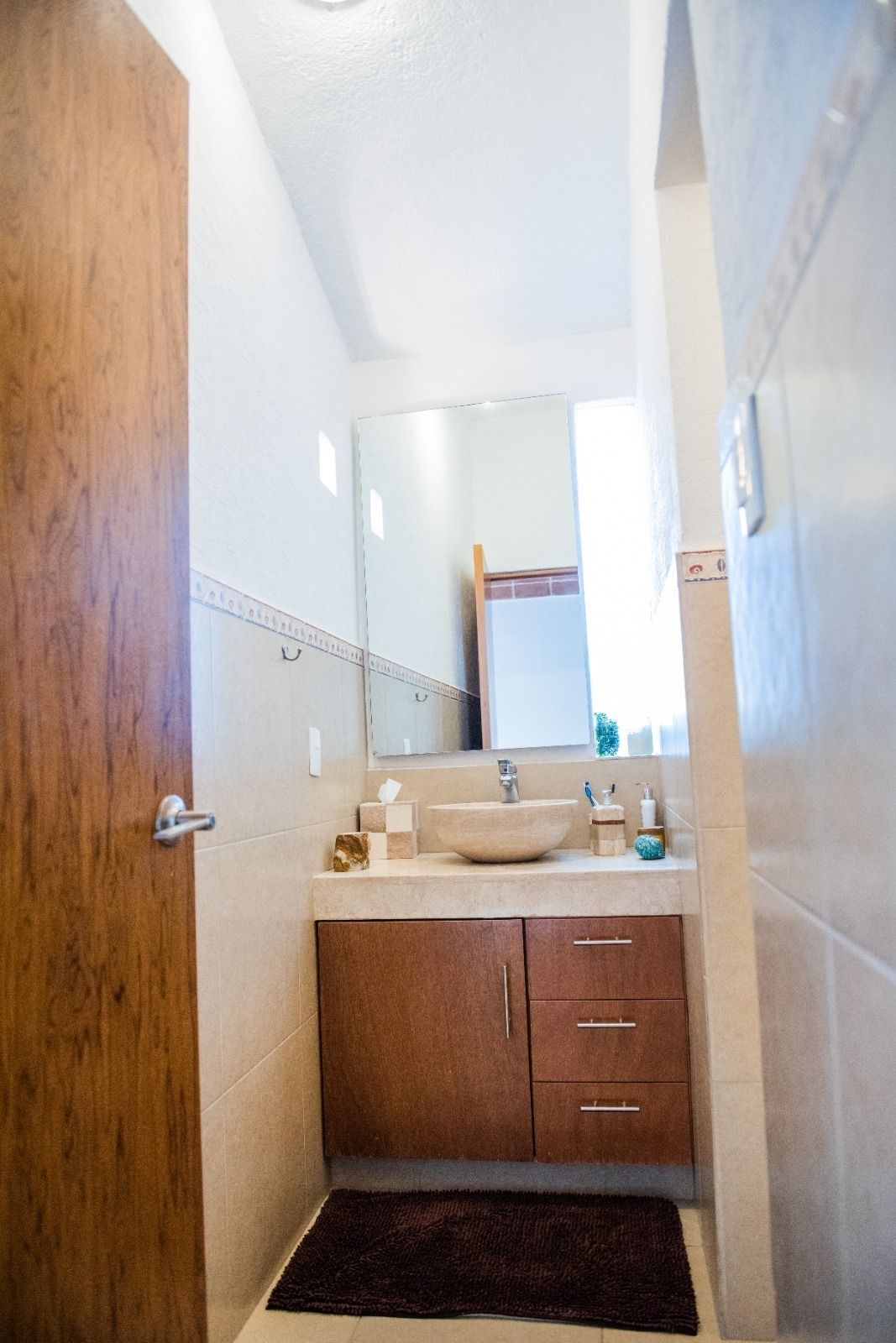 Baño secudario, servicio para recámara 2,3 y sala de TV