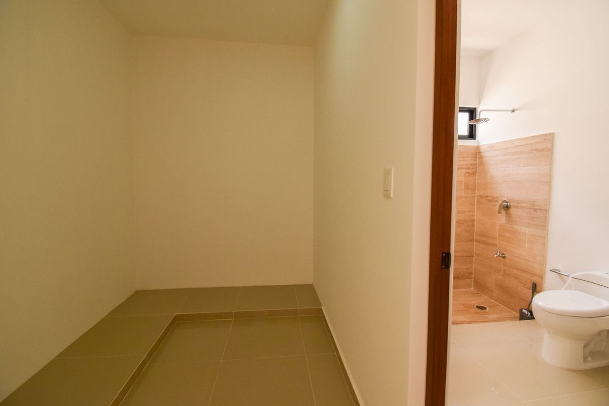 9 de 26: Closet, Habitación Planta Baja