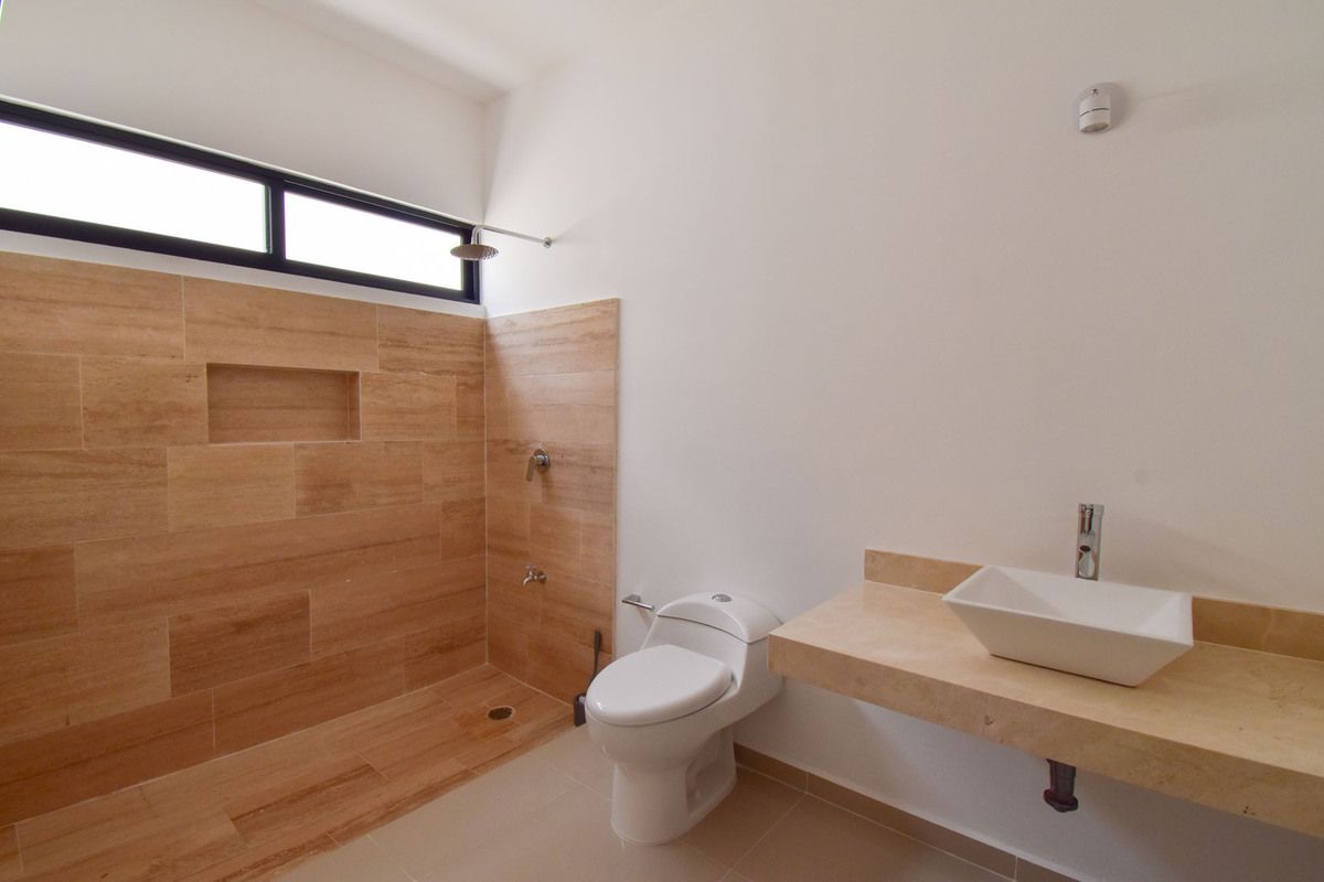 8 de 26: Baño, Habitación Planta Baja