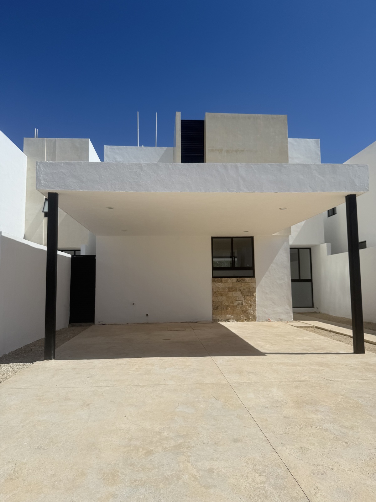 2 of 22: Fachada Azalea B